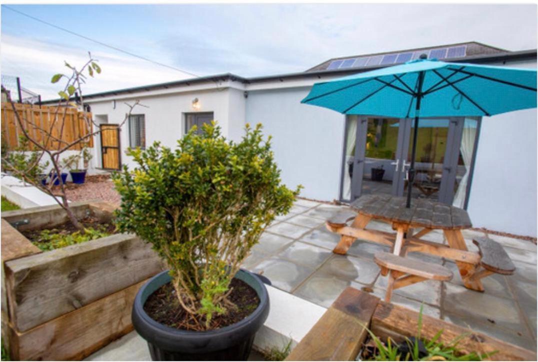 Josies Place At Waters Edge Self Catering Apartment Glenarm Exteriér fotografie